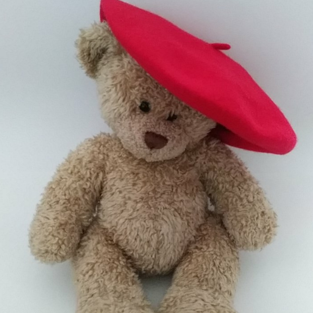 Tres Chic Red Wool French Beret